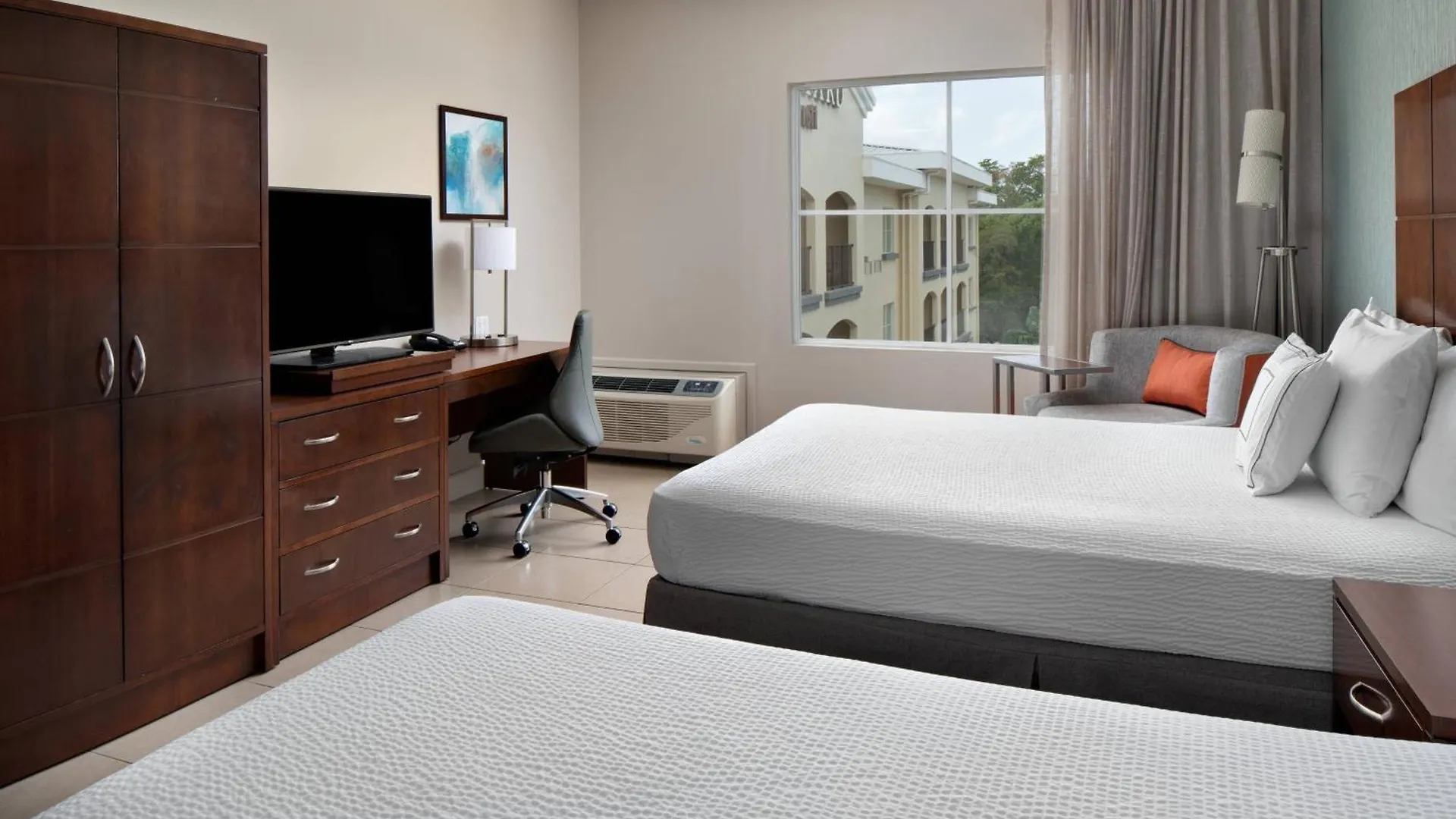 Hotel Courtyard By Marriott Bridgetown, Barbados 3*, Bridgetown